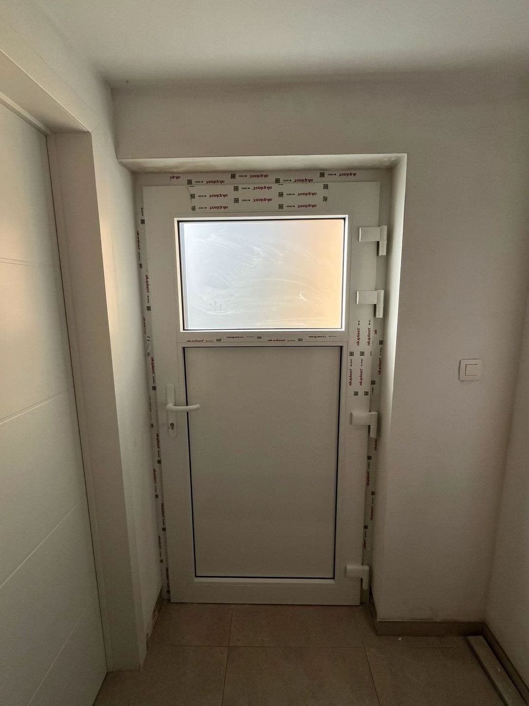 Porte blanche semi-vitrée